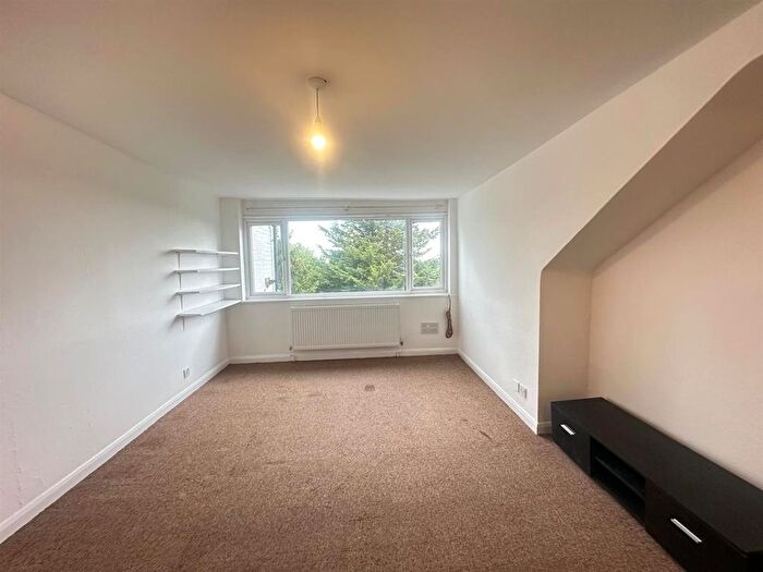 2 Bedroom Flat To Rent In Sunningfields Road, Hendon, NW4