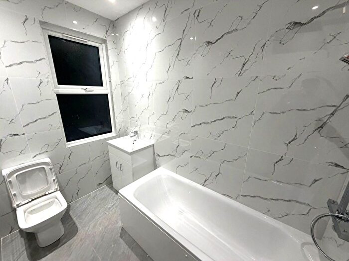 2 Bedroom Flat To Rent In South Norwood Hill, London, SE25