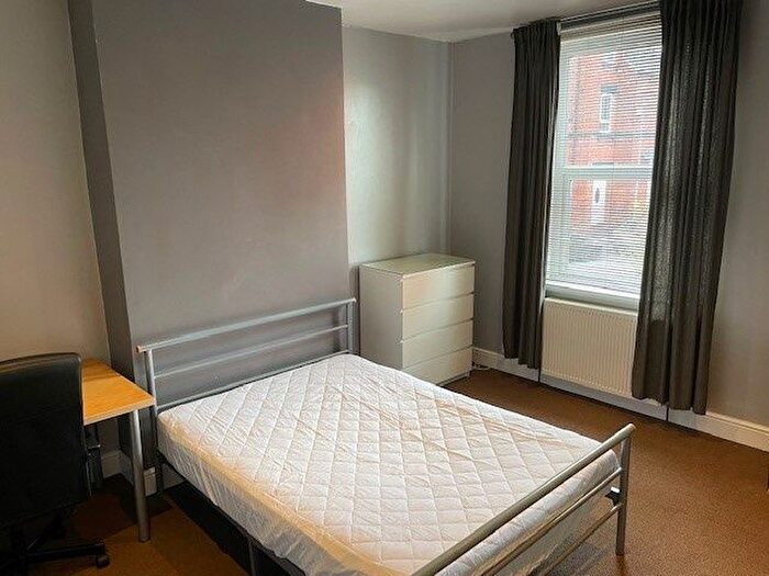 3 Bedroom Semi-Detached House To Rent In Quarry Mount Street, Leeds, LS6