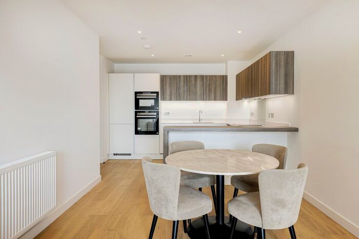 2 Bedroom Flat To Rent In Twickenham Gateway, London Road, Twickenham, TW1