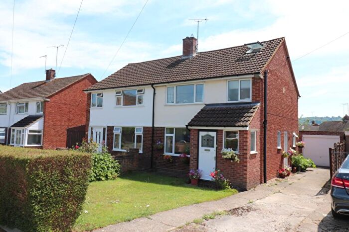 4 Bedroom Semi-Detached House To Rent In Dunston Hill, Tring, HP23