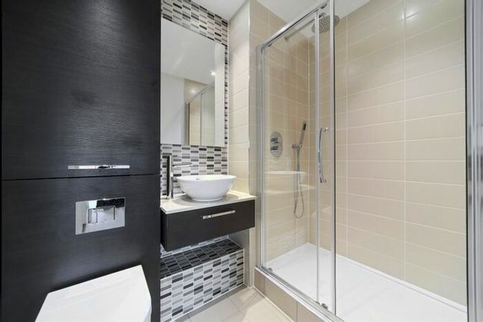 2 Bedroom Flat To Rent In Azure Building, London, E15