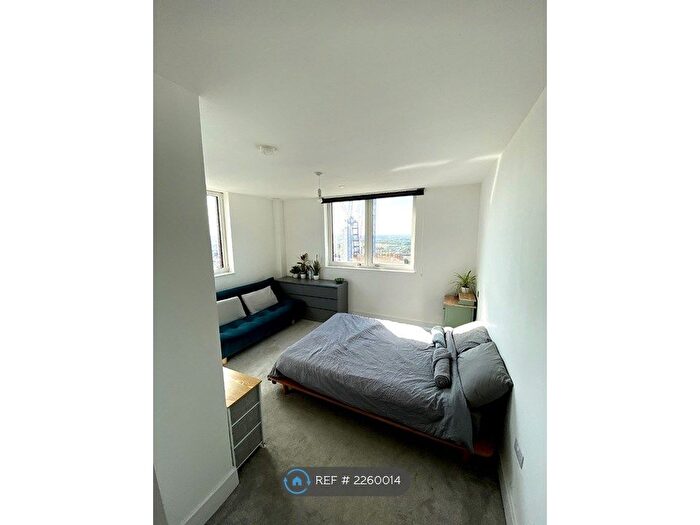 3 Bedroom Flat To Rent In Healum Avenue, Southall, UB2