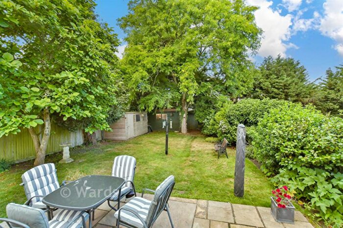 3 Bedroom Semi-Detached House For Sale In Lower Hartlip Road, Hartlip, Sittingbourne, Kent, ME9