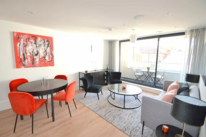 2 Bedroom Flat To Rent In Athenaeum Road, London, N20