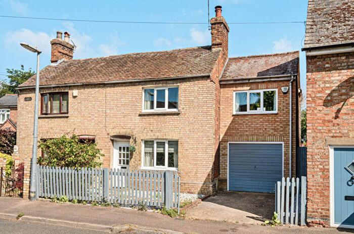 3 Bedroom Semi-Detached House For Sale In Station Road, Tempsford, Sandy, SG19