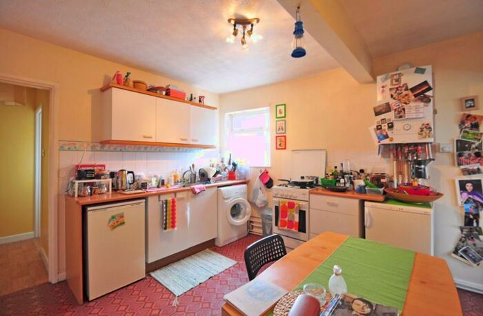 Studio To Rent In Belmont Road, Maidenhead, Berkshire, SL6