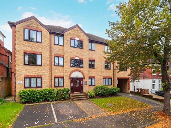 1 Bedroom Flat For Sale In Mayfield Court, Sutton, SM2