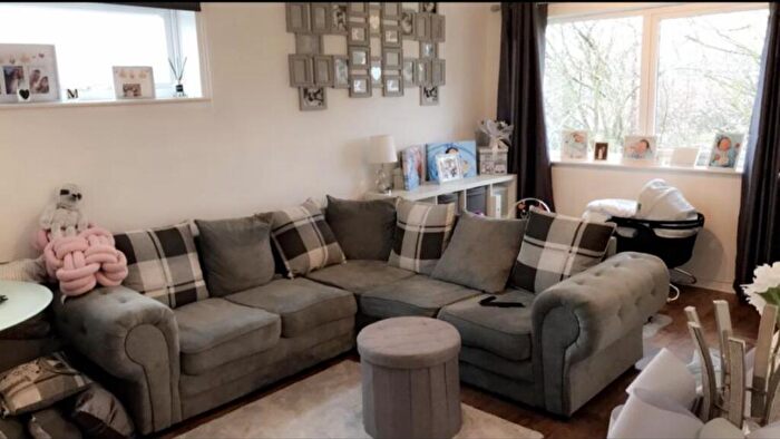 2 Bedroom Flat To Rent In Cedarwood Drive, St Albans, AL4