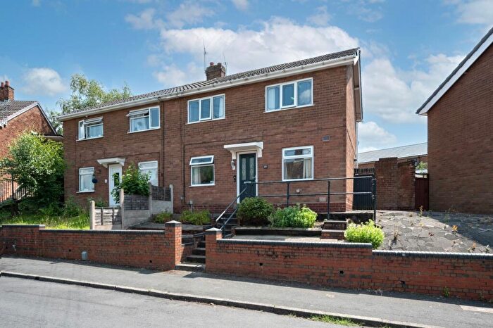 3 Bedroom Semi-Detached House For Sale In Beresford Crescent, West Bromwich, B70