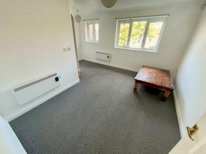 1 Bedroom Apartment To Rent In Gardenia Avenue, Luton, LU3