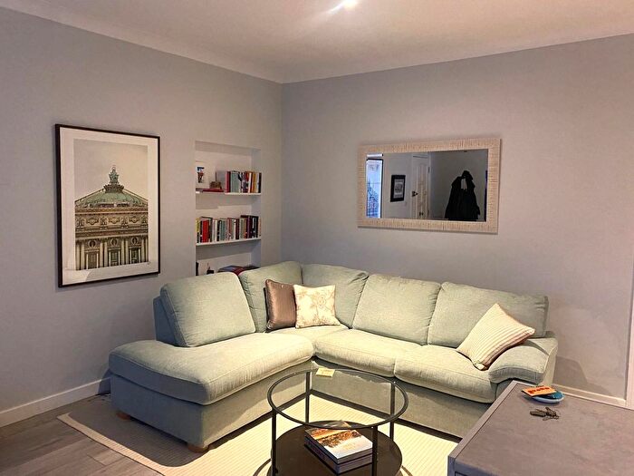 1 Bedroom Flat To Rent In Eccleston Square, London, SW1V