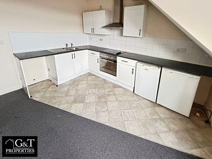 2 Bedroom Flat To Rent In High Street, Cradley Heath, B64