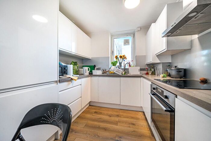2 Bedroom Flat For Sale In Rolls Road, South Bermondsey, London, SE1