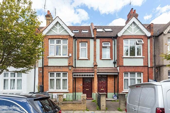 3 Bedroom Flat To Rent In Glenroy Street, London, W12