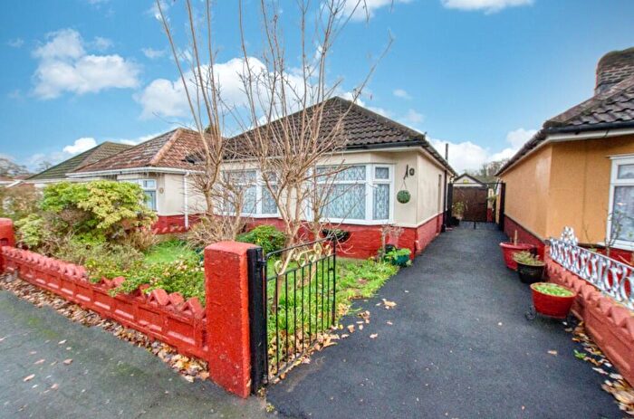 2 Bedroom Detached Bungalow For Sale In Wakefield Road, Midanbury, Hampshire, SO18