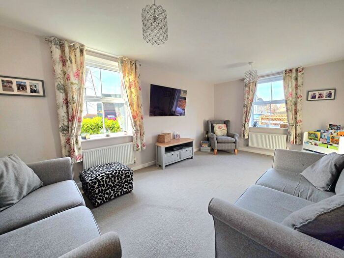 3 Bedroom Semi-Detached House For Sale In Loxley Mews, Auckley, DN9