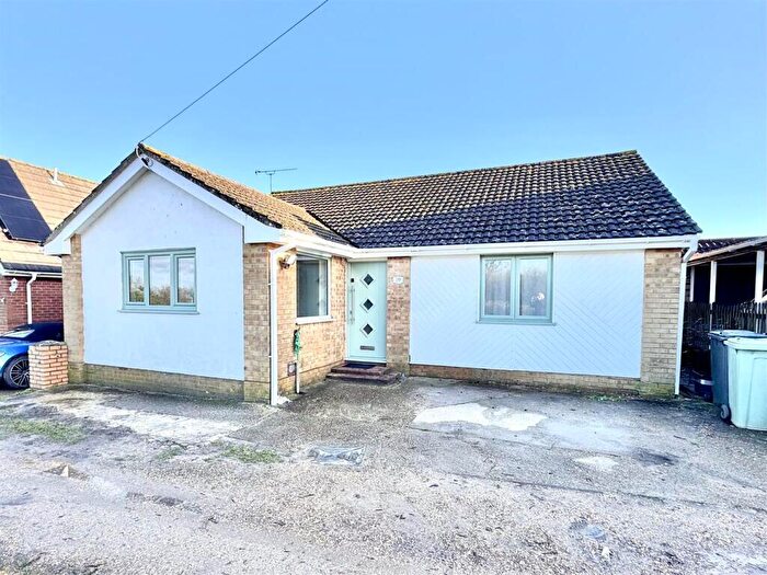 3 Bedroom Bungalow For Sale In Solent View, Calshot, Southampton, Hampshire, SO45