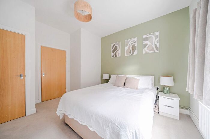 1 Bedroom Flat For Sale In Hill Lane, Shirley, Southampton, Hampshire, SO15