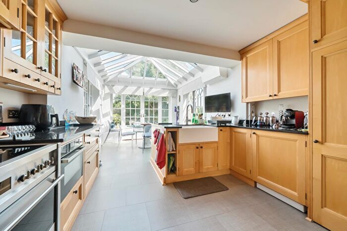 4 Bedroom Detached House For Sale In Totteridge Common, Totteridge, N20