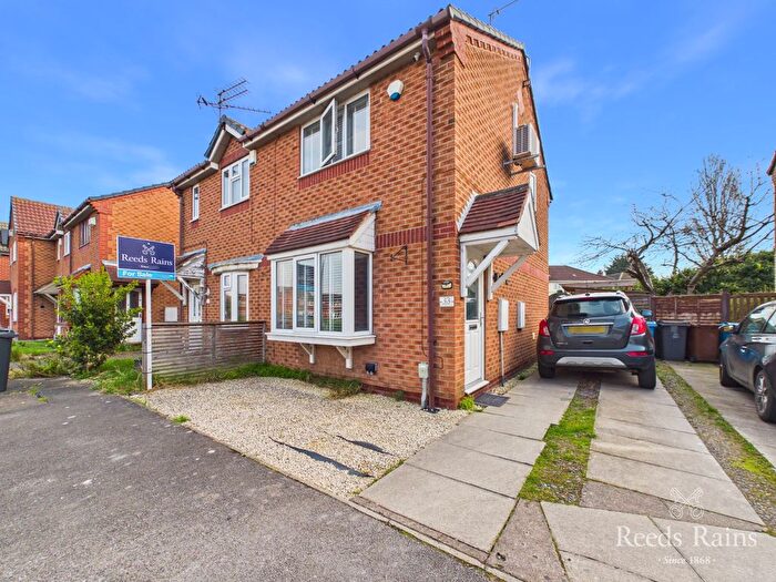 2 Bedroom Semi-Detached House For Sale In Suddaby Close, Hull, East Yorkshire, HU9