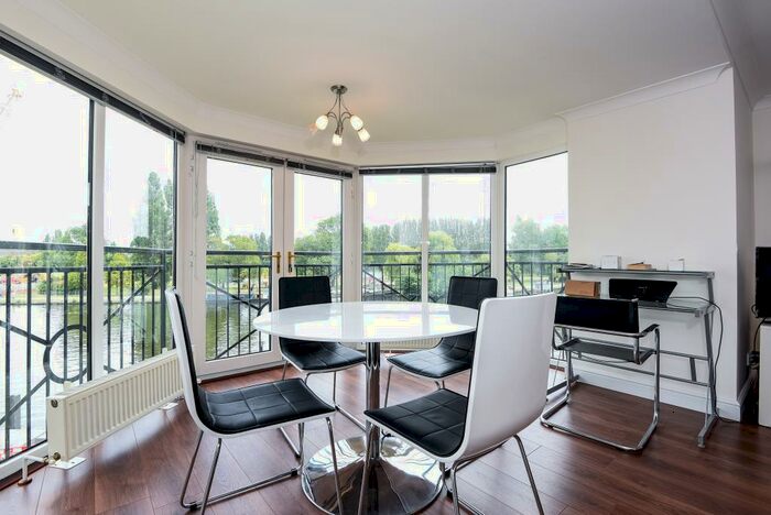 2 Bedroom Apartment To Rent In Thames Court, Reading, RG1