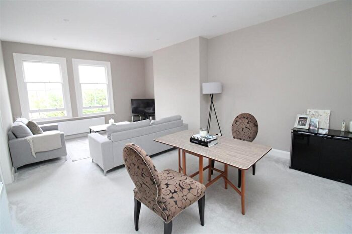 2 Bedroom Flat To Rent In Selborne Road, Hove, BN3