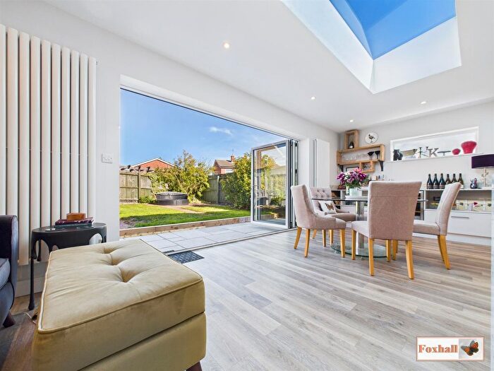 2 Bedroom Bungalow For Sale In Heathercroft Road, Ipswich, IP1