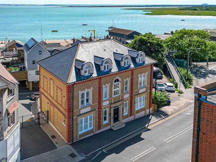2 Bedroom Apartment For Sale In Bell Sands, Leigh-On-Sea, SS9