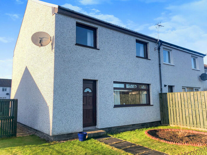 3 Bedroom Semi-Detached House To Rent In Stratton Road, IV2