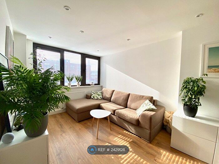 1 Bedroom Flat To Rent In Streatham High Road, London, SW16