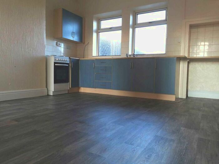 2 Bedroom Flat To Rent In The Crescent, Doncaster, Edlington, DN12