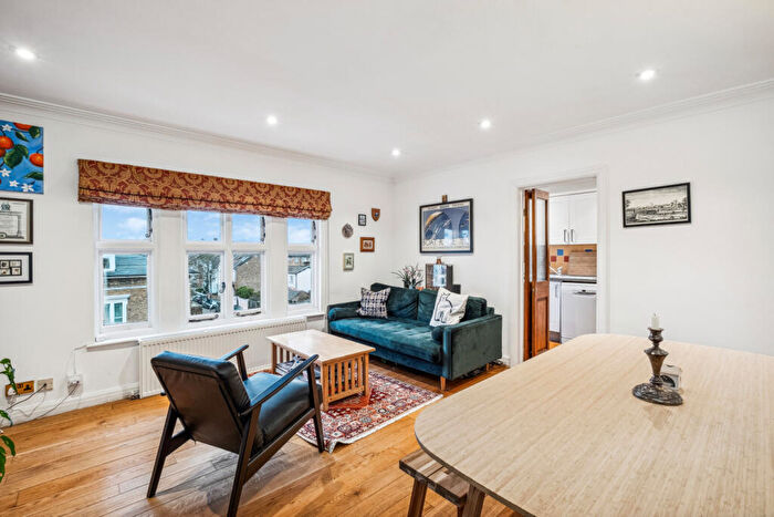 1 Bedroom Flat For Sale In Cleveland Road, Barnes, SW13