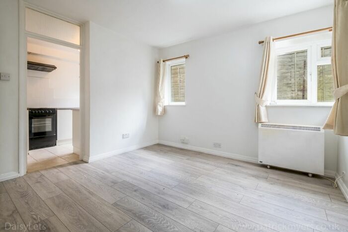 1 Bedroom Flat To Rent In Rye Hill Park, Nunhead, London, SE15
