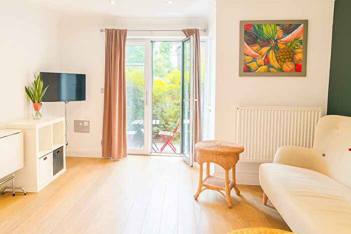 Block Of Flats To Rent In Palace Road, London, SW2