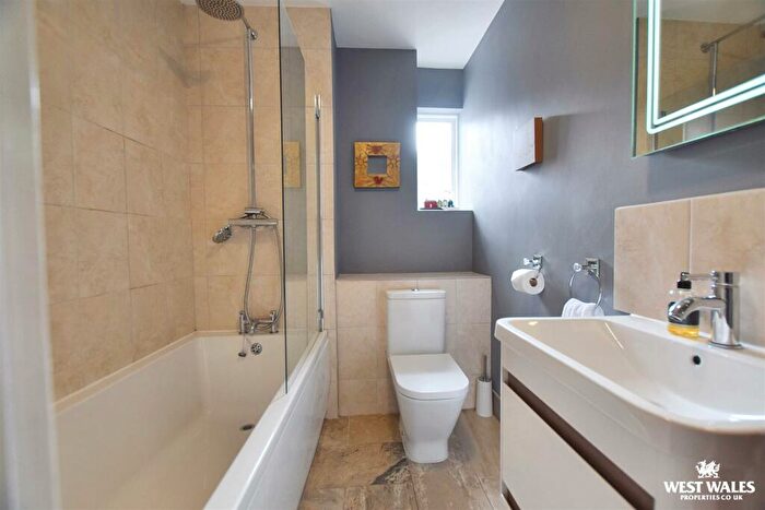 2 Bedroom Detached House For Sale In East Street, Newport, SA42