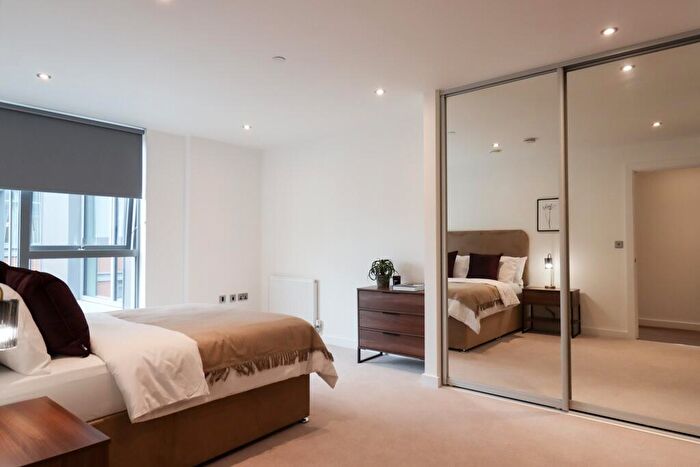 2 Bedroom Flat To Rent In Thames Quarter, Reading, RG1