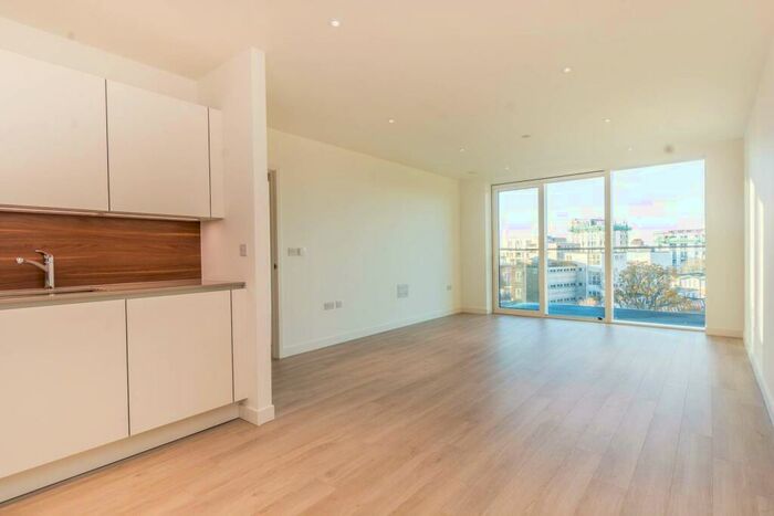 2 Bedroom Flat To Rent In Woodberry Down, Stoke Newington, London, N4