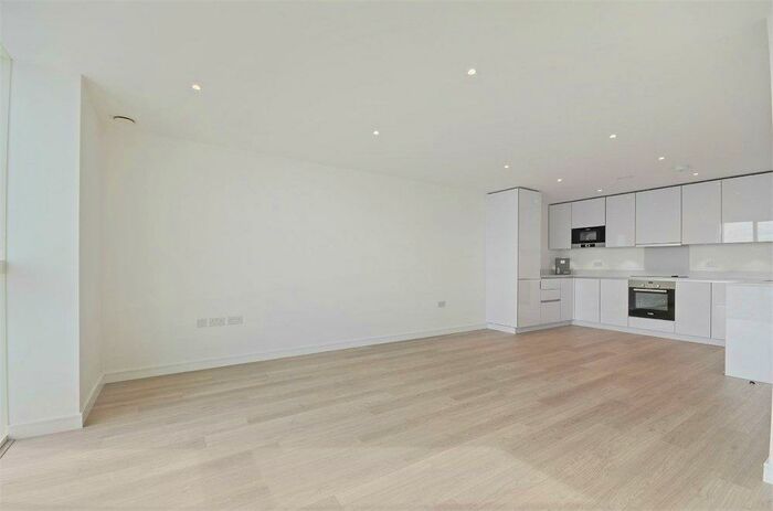 2 Bedroom Apartment To Rent In Pinnacle Apartments, Saffron Central Square, Croydon, CR0