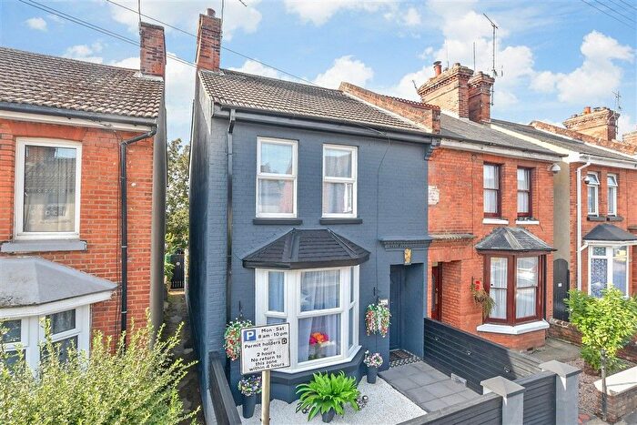 3 Bedroom Semi Detached House For Sale In Godinton Road, Ashford, Kent, TN23