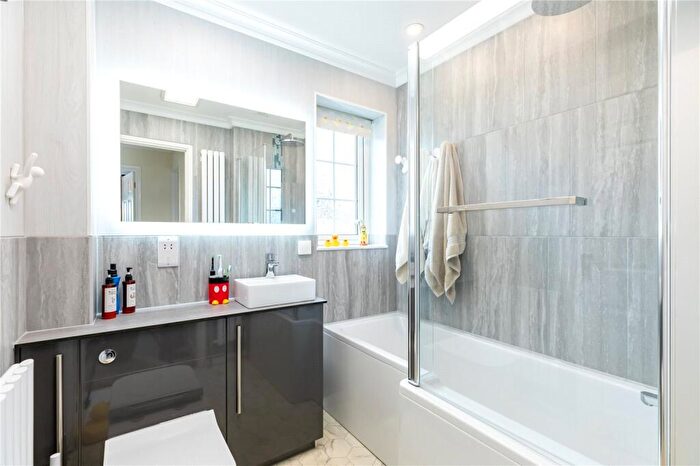 4 Bedroom Detached House For Sale In Speen Place, Speen, Newbury, Berkshire, RG14