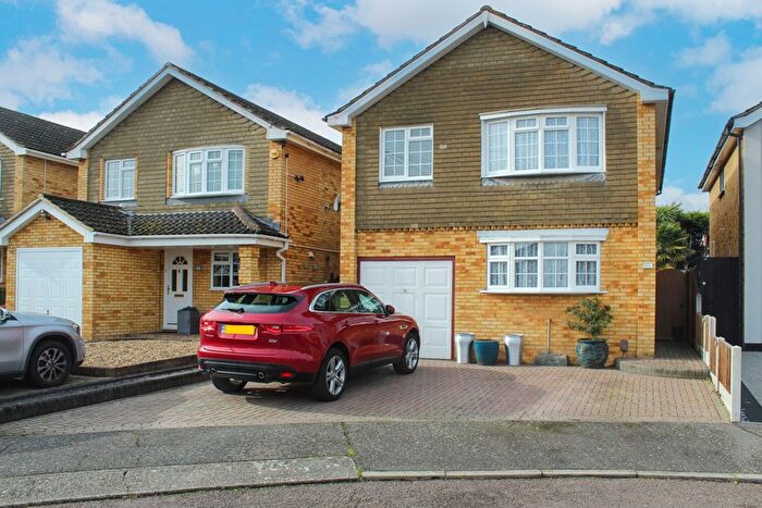 4 Bedroom Detached House For Sale In Deirdre Close, Wickford, SS12