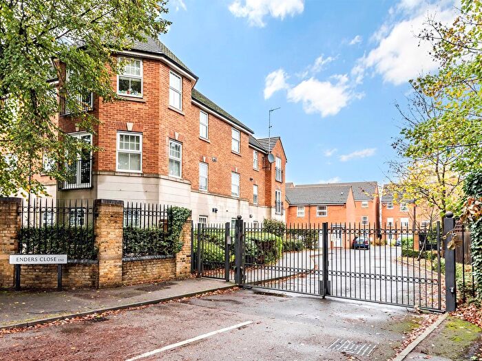 2 Bedroom Flat For Sale In Enders Close, Enfield, EN2