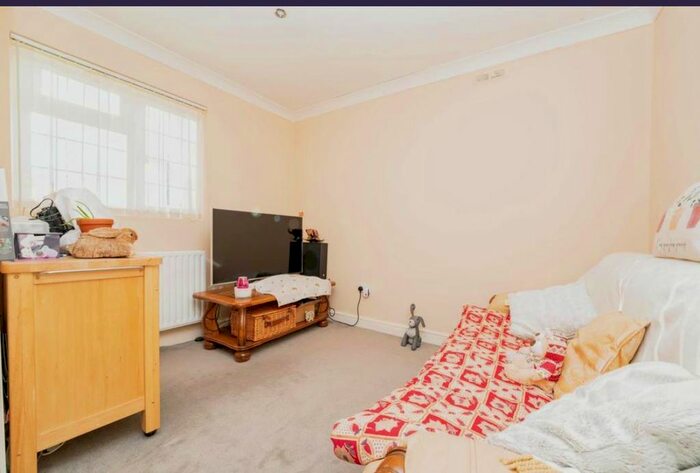 3 Bedroom End Of Terrace House For Sale In Penbury Road, Southall, UB2