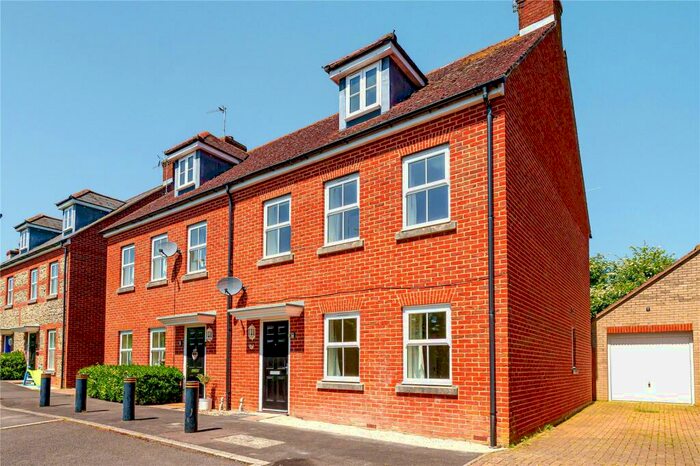 5 Bedroom Semi-Detached House For Sale In Riverbourne Road, Marlborough, SN8