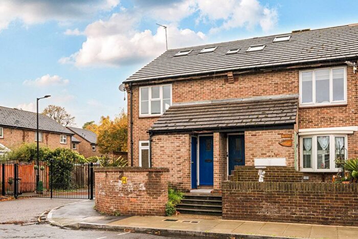 2 Bedroom Flat For Sale In Fleming Road, Kennington, London, SE17