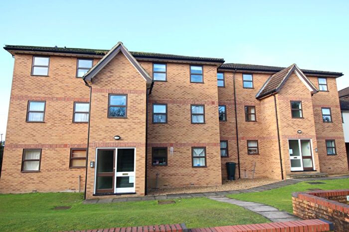 2 Bedroom Flat To Rent In Station Approach, Station Road, Kings Langley, Herts, WD4