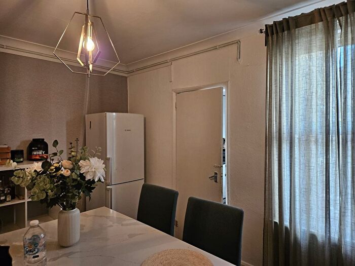 2 Bedroom Property To Rent In Southbridge Road, Croydon, Surrey., CR0