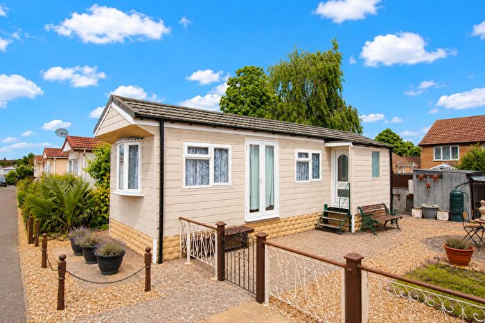 1 Bedroom Park Home For Sale In Fosman Close, Hitchin, SG5