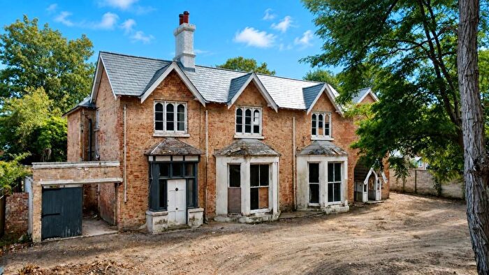 8 Bedroom Detached House For Sale In London Road, Blackwater, Camberley, GU17